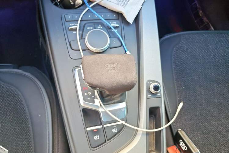 Used Audi A4L 2018 30th Anniversary Edition 40 TFSI Trendy Model Gear Lever