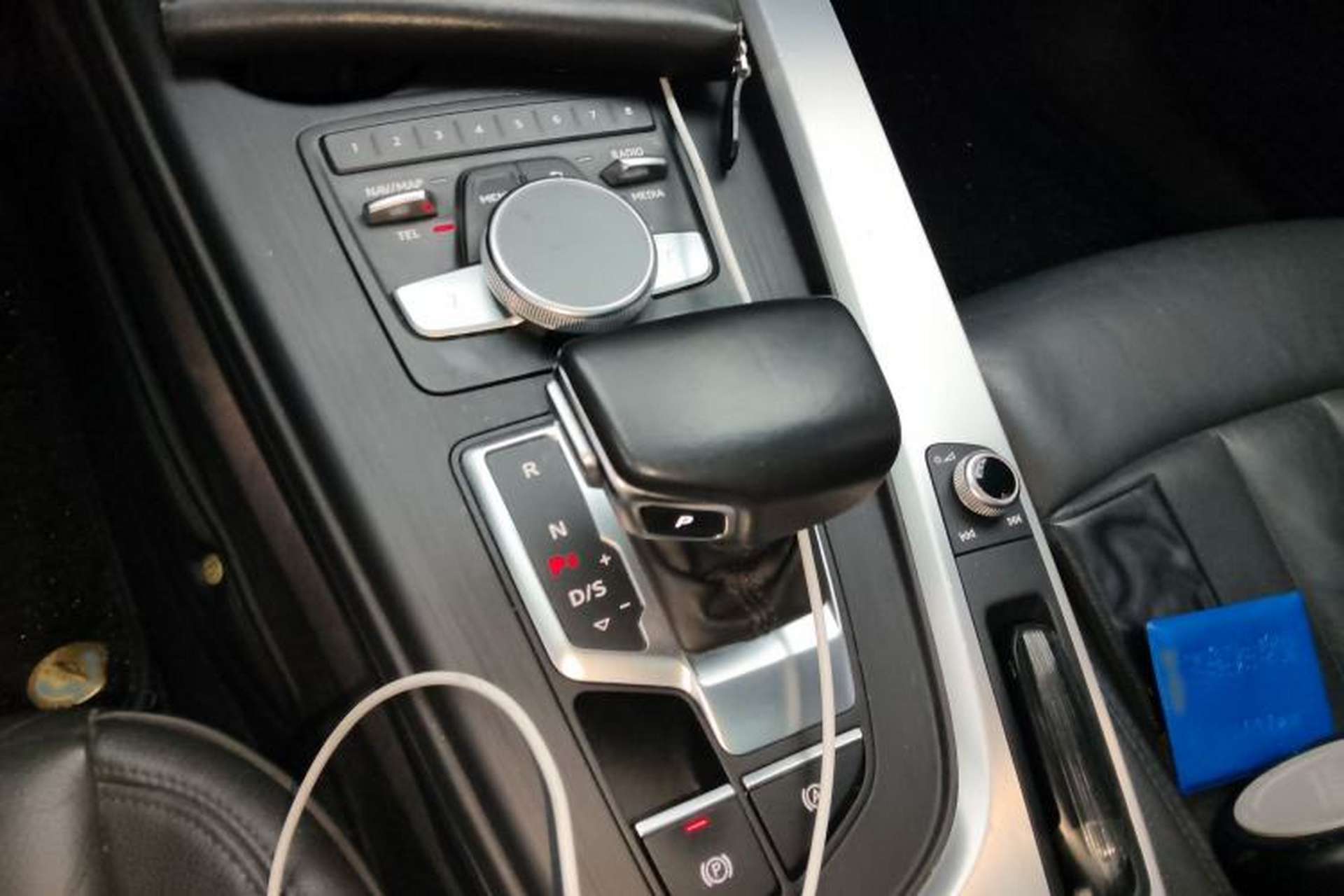 Used Audi A4L 2018 30th Anniversary Edition 40 TFSI Fashion Model Gear Lever