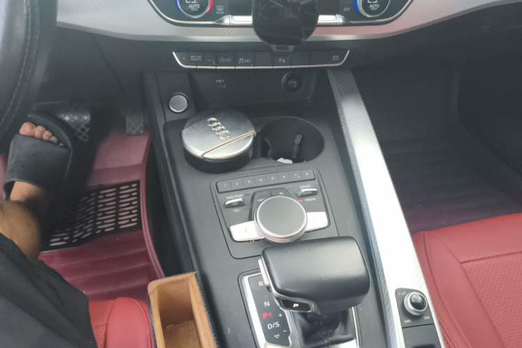 Used Audi A4L 2018 30th Anniversary Edition 40 TFSI Fashion Model Gear Lever