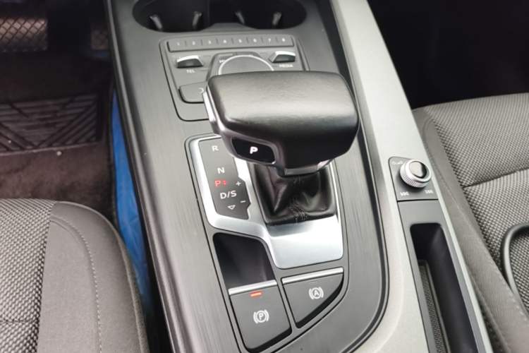 Used Audi A4L 2018 30th Anniversary Edition 40 TFSI Trendy Model Gear Lever