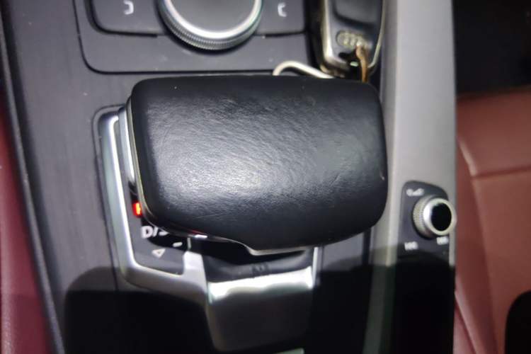Used Audi A4L 2018 30th Anniversary Edition 40 TFSI Trendy Model Gear Lever