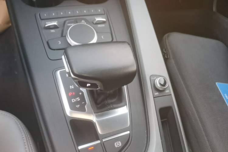 Used Audi A4L 2018 30th Anniversary Edition 40 TFSI Trendy Model Gear Lever