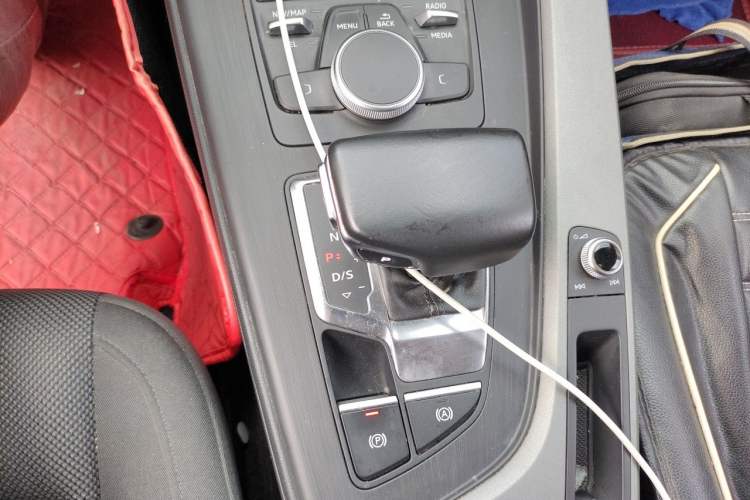 Used Audi A4L 2018 30th Anniversary Edition 40 TFSI Trendy Model Gear Lever