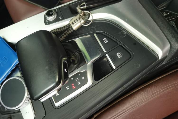 Used Audi A4L 2018 30th Anniversary Edition 40 TFSI Fashion Model Gear Lever