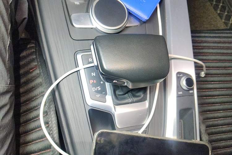 Used Audi A4L 2018 30th Anniversary Edition 40 TFSI Fashion Model Gear Lever