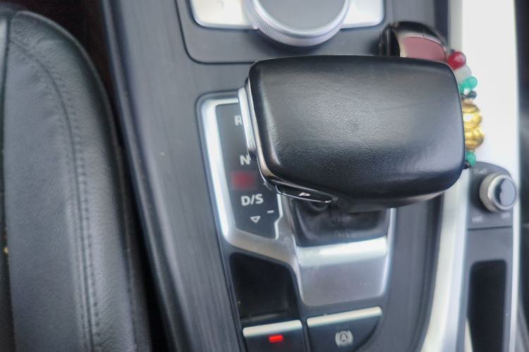 Used Audi A4L 2018 30th Anniversary Edition 40 TFSI Fashion Model Gear Lever