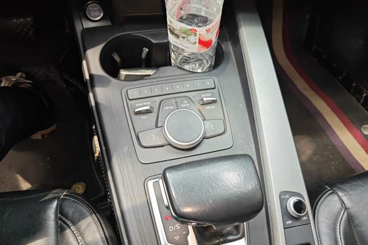 Used Audi A4L 2018 30th Anniversary Edition 40 TFSI Trendy Model Gear Lever