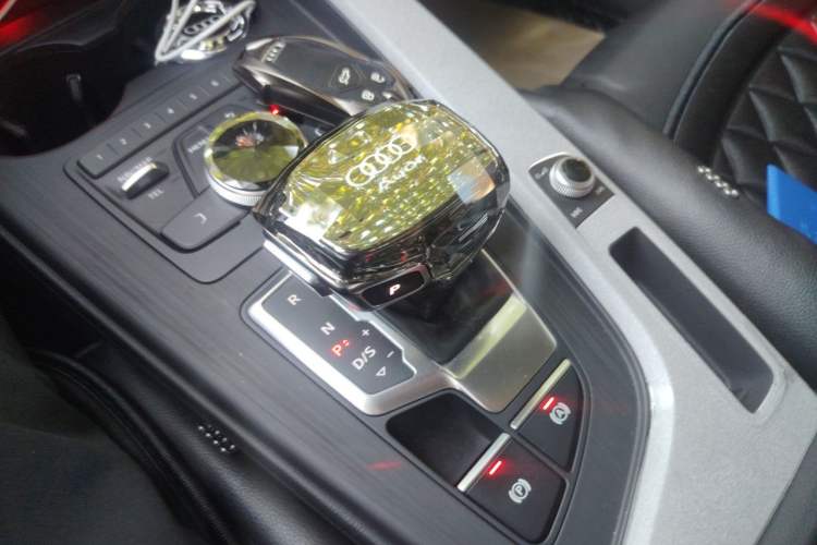 Used Audi A4L 2018 30th Anniversary Edition 45 TFSI quattro Individual Sport Edition Gear Lever