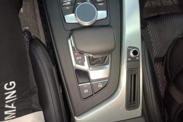 Used Audi A4L 2018 30th Anniversary Edition 40 TFSI Sport Edition Gear Lever