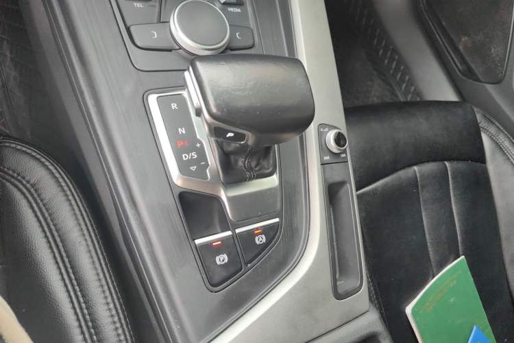 Used Audi A4L 2018 30th Anniversary Edition 40 TFSI Trendy Model Gear Lever