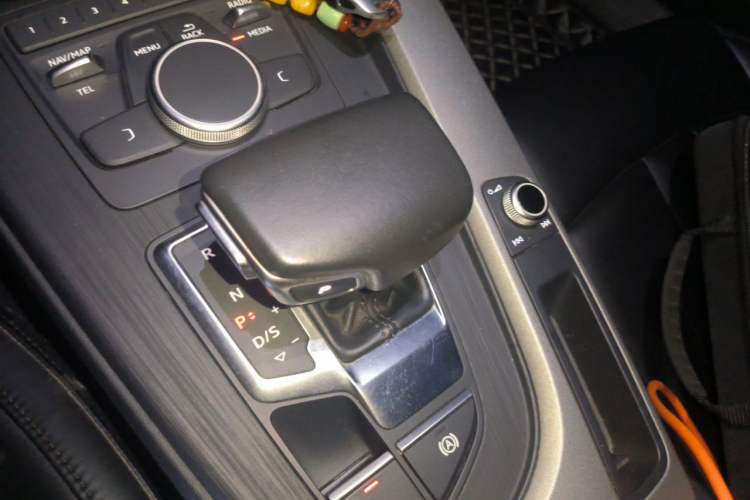 Used Audi A4L 2018 30th Anniversary Edition 40 TFSI Trendy Model Gear Lever