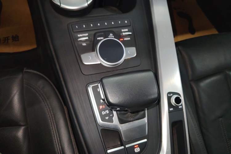 Used Audi A4L 2018 30th Anniversary Edition 40 TFSI Fashion Model Gear Lever