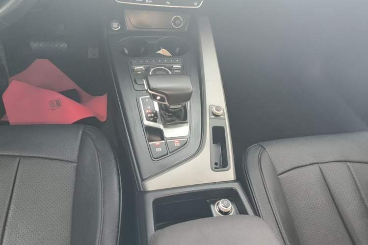 Used Audi A4L 2018 30th Anniversary Edition 40 TFSI Trendy Model Gear Lever