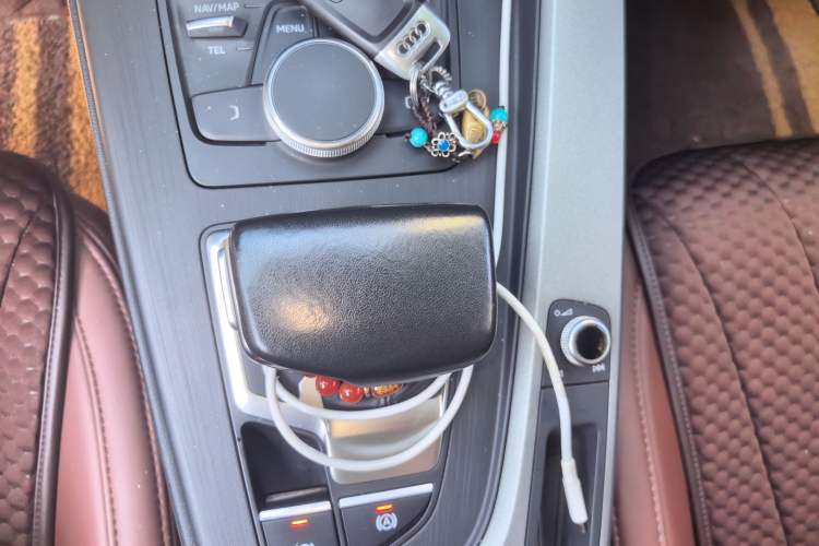 Used Audi A4L 2018 30th Anniversary Edition 40 TFSI Trendy Model Gear Lever