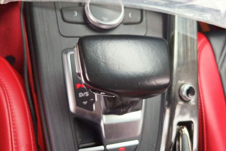 Used Audi A4L 2018 30th Anniversary Edition 40 TFSI Trendy Model Gear Lever