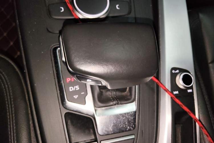 Used Audi A4L 2018 30th Anniversary Edition 45 TFSI quattro Individual Sport Edition Gear Lever