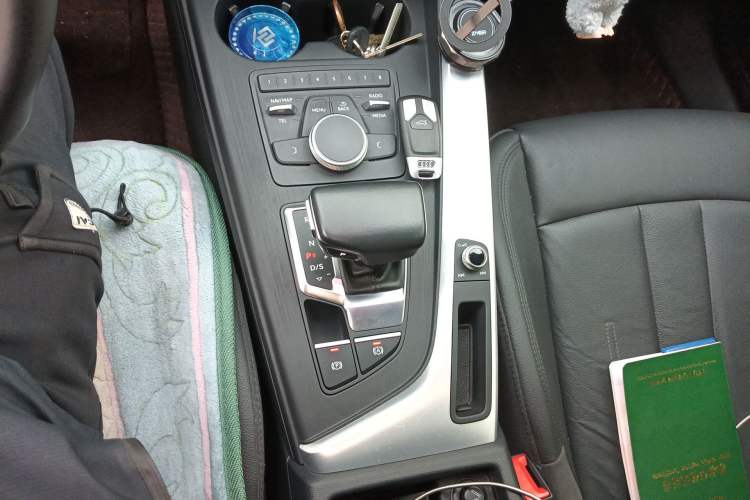 Used Audi A4L 2018 30th Anniversary Edition 45 TFSI quattro Individual Sport Edition Gear Lever