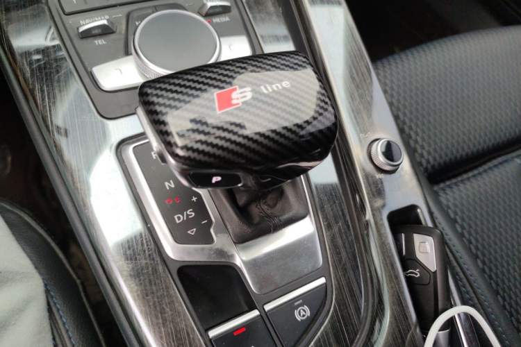 Used Audi A4L 2018 30th Anniversary Edition 45 TFSI quattro Sport model Gear Lever