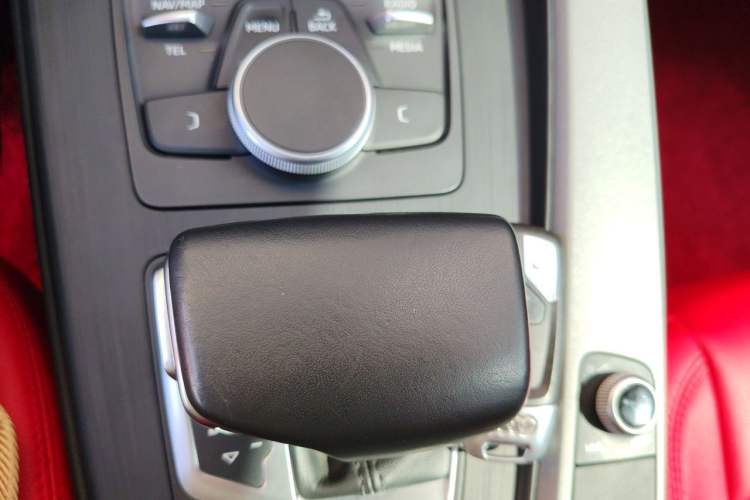 Used Audi A4L 2018 30th Anniversary Edition 30 TFSI Ambition Model Gear Lever