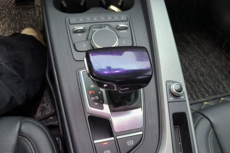 Used Audi A4L 2018 30th Anniversary Edition 40 TFSI Trendy Model Gear Lever