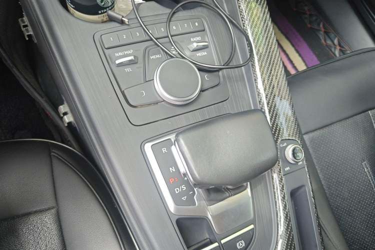 Used Audi A4L 2018 30th Anniversary Edition 40 TFSI Trendy Model Gear Lever