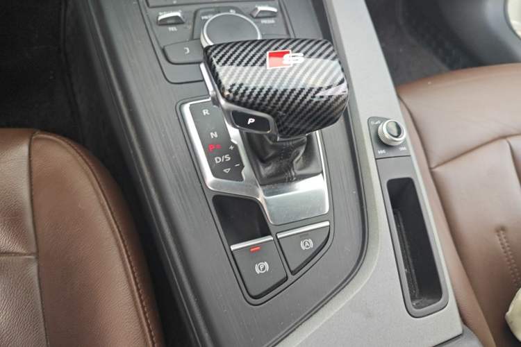 Used Audi A4L 2018 30th Anniversary Edition 40 TFSI Trendy Model Gear Lever