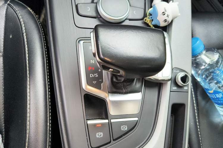 Used Audi A4L 2018 30th Anniversary Edition 40 TFSI Trendy Model Gear Lever