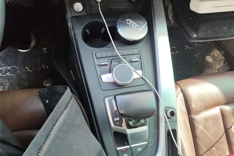 Used Audi A4L 2018 30th Anniversary Edition 40 TFSI Fashion Model Gear Lever