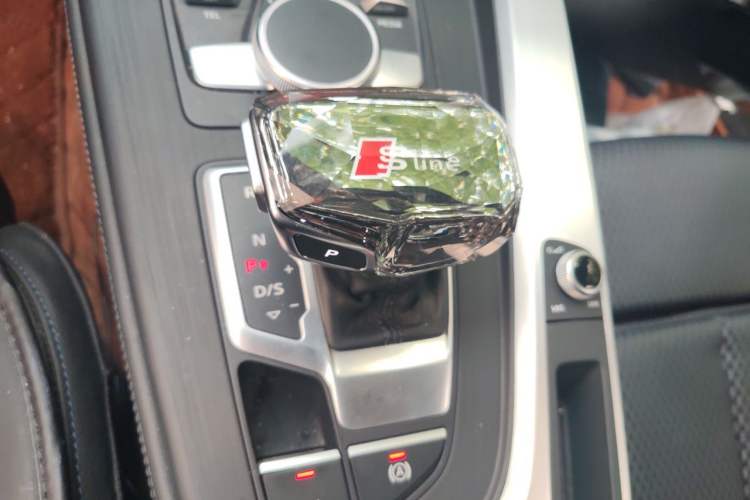 Used Audi A4L 2018 30th Anniversary Edition 40 TFSI Sport Edition Gear Lever