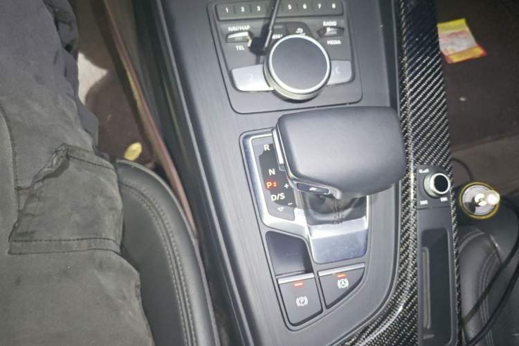 Used Audi A4L 2018 30th Anniversary Edition 40 TFSI Fashion Model Gear Lever
