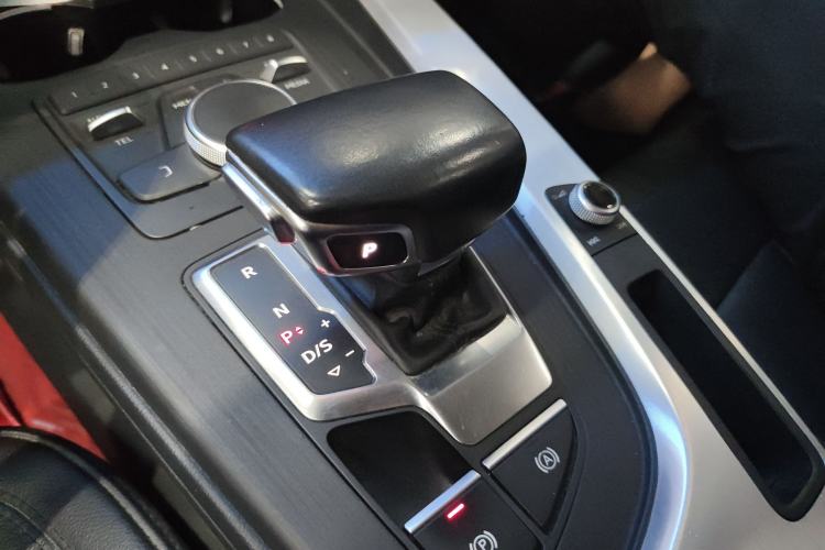 Used Audi A4L 2018 30th Anniversary Edition 40 TFSI Trendy Model Gear Lever