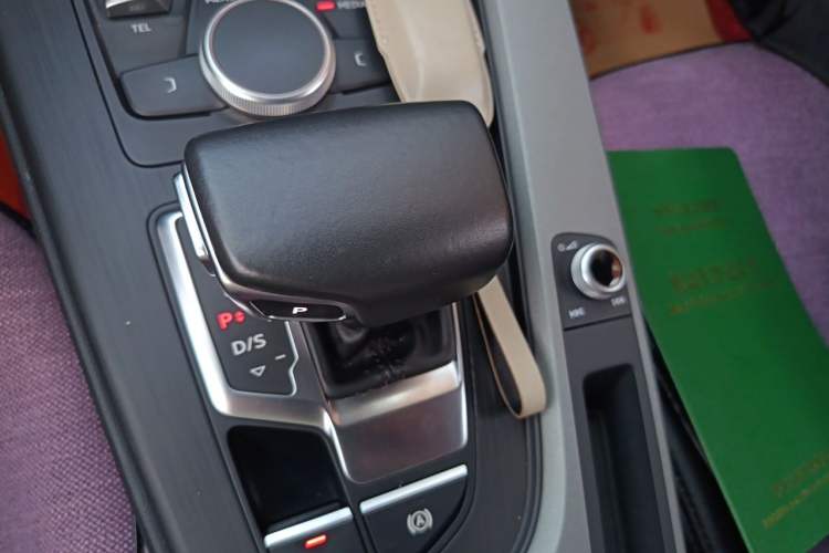 Used Audi A4L 2018 30th Anniversary Edition 40 TFSI Trendy Model Gear Lever