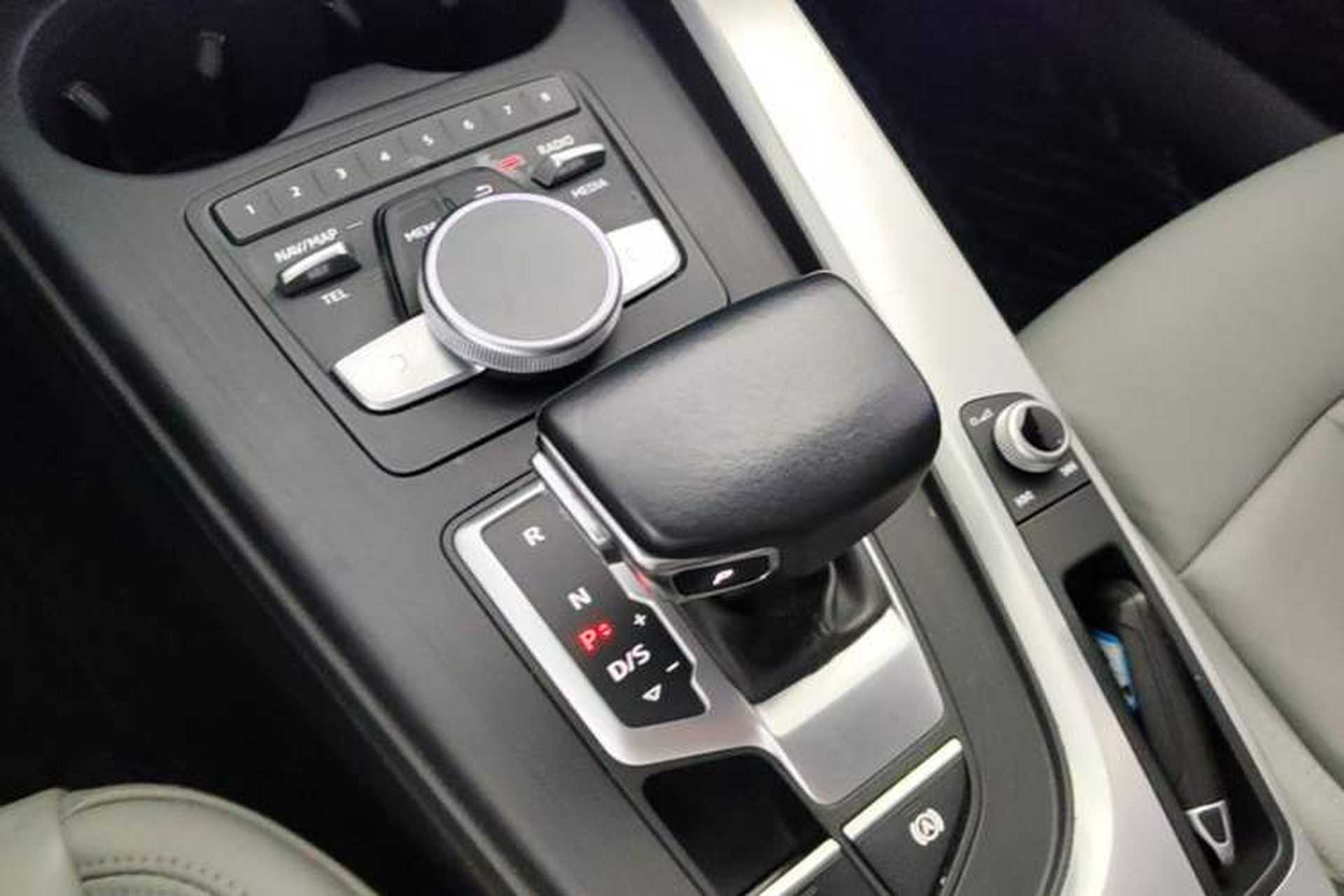 Used Audi A4L 2018 30th Anniversary Edition 40 TFSI Fashion Model Gear Lever