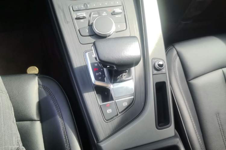 Used Audi A4L 2018 30th Anniversary Edition 40 TFSI Trendy Model Gear Lever