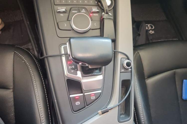 Used Audi A4L 2018 30th Anniversary Edition 40 TFSI Trendy Model Gear Lever