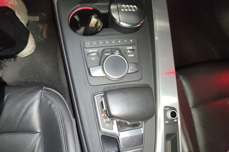 Used Audi A4L 2018 30th Anniversary Edition 40 TFSI Fashion Model Gear Lever