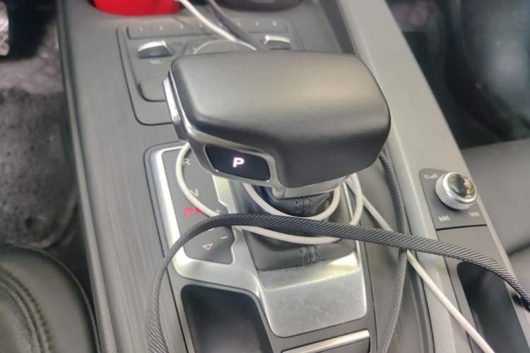 Used Audi A4L 2018 30th Anniversary Edition 40 TFSI Trendy Model Gear Lever