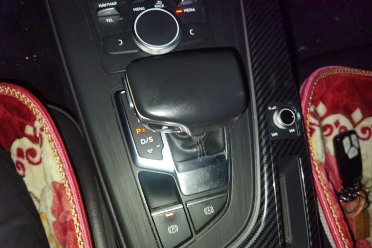 Used Audi A4L 2018 30th Anniversary Edition 45 TFSI quattro Individual Sport Edition Gear Lever