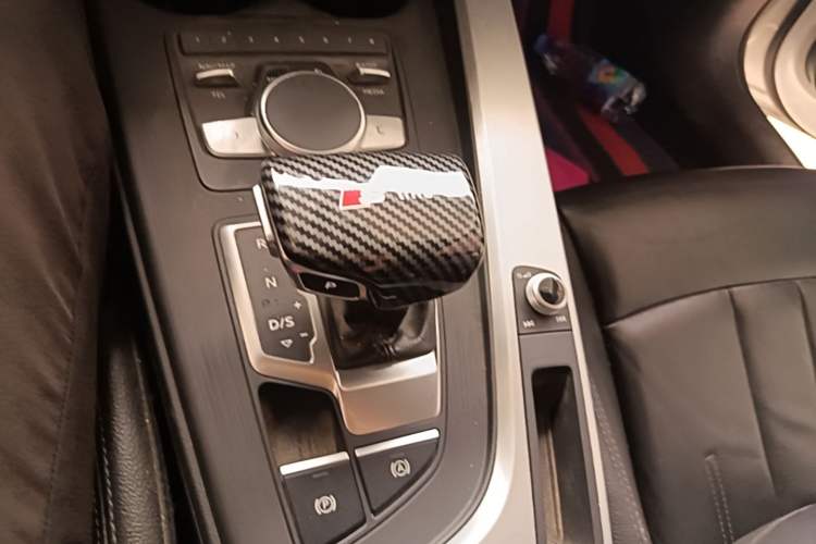 Used Audi A4L 2018 30th Anniversary Edition 40 TFSI Fashion Model Gear Lever