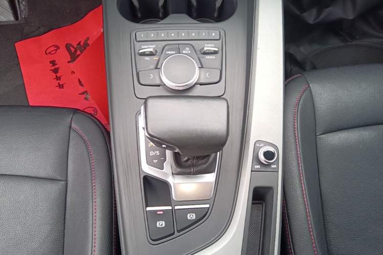 Used Audi A4L 2018 30th Anniversary Edition 40 TFSI Trendy Model Gear Lever