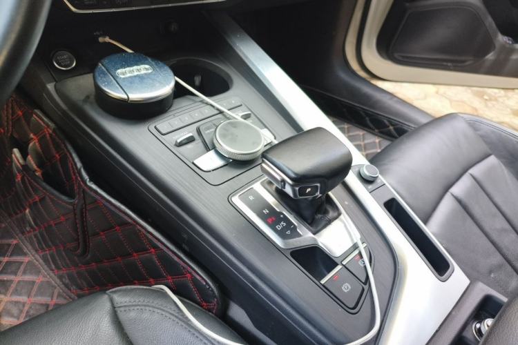 Used Audi A4L 2018 30th Anniversary Edition 40 TFSI Fashion Model Gear Lever