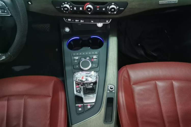 Used Audi A4L 2018 30th Anniversary Edition 40 TFSI Trendy Model Gear Lever