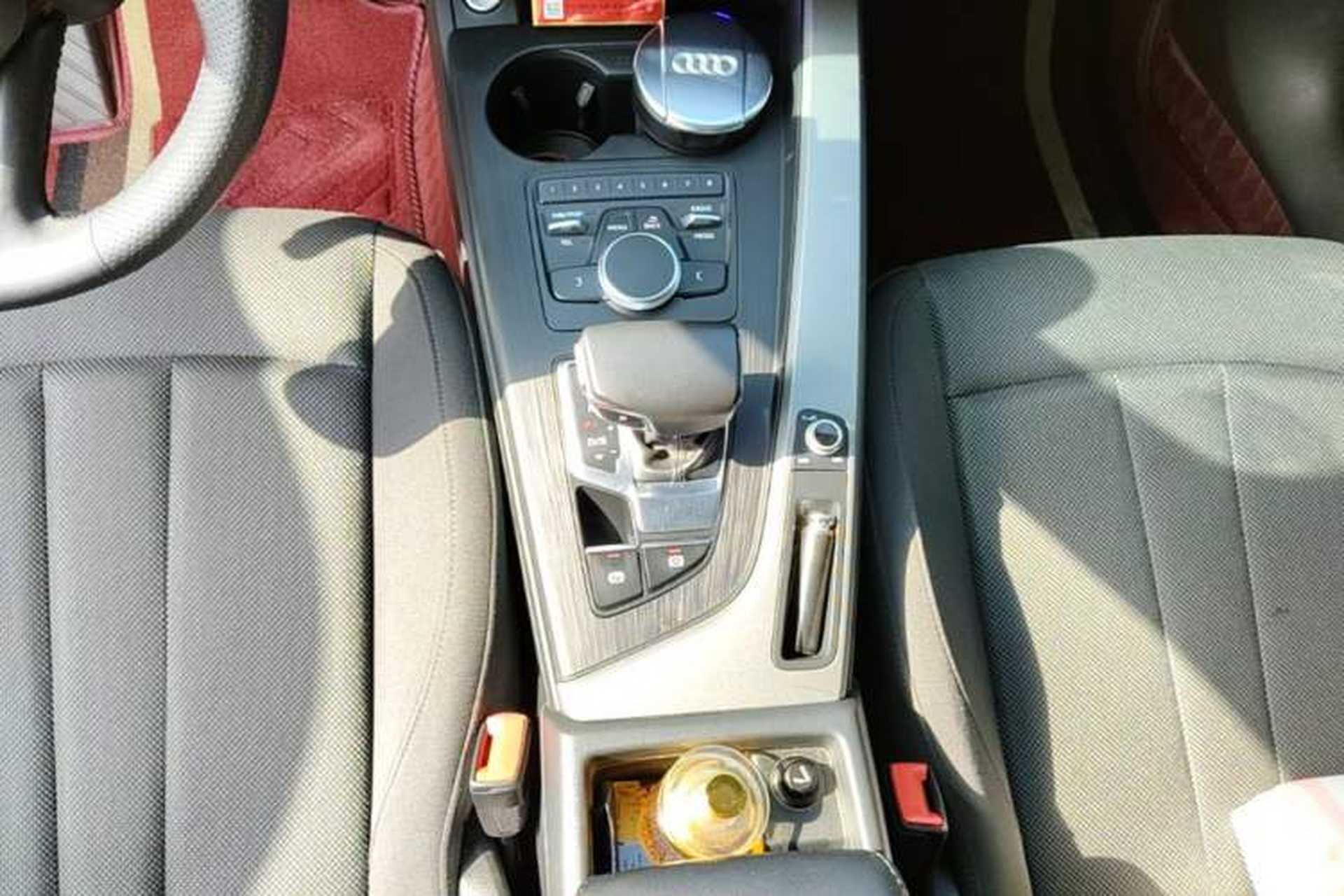 Used Audi A4L 2018 30th Anniversary Edition 40 TFSI Trendy Model Gear Lever