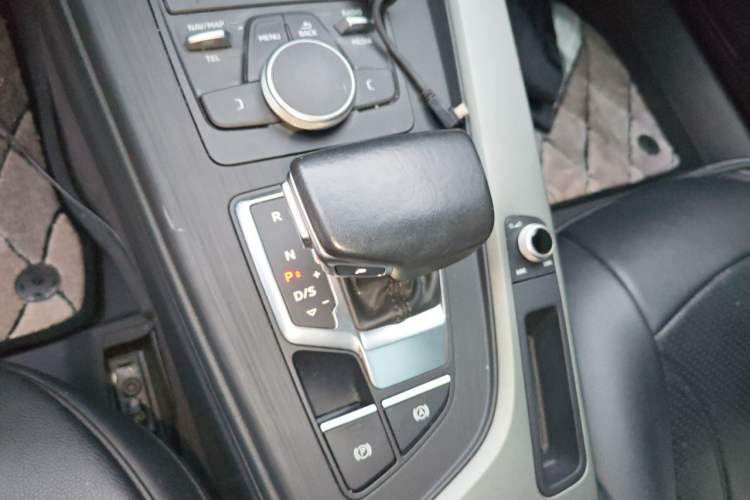 Used Audi A4L 2018 30th Anniversary Edition 40 TFSI Trendy Model Gear Lever