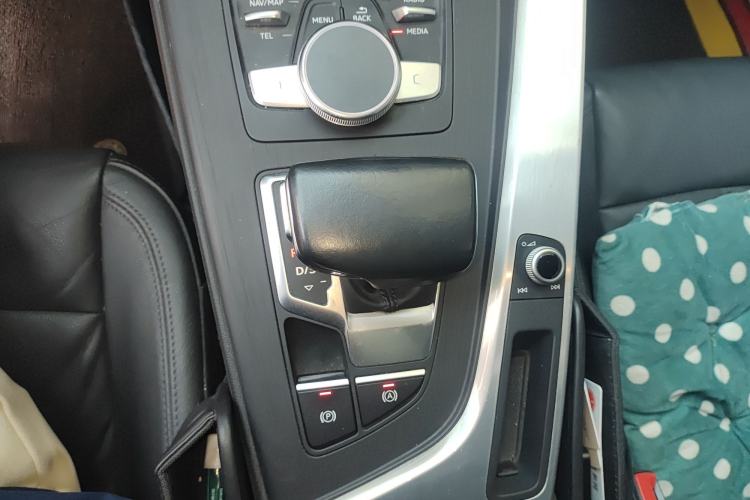 Used Audi A4L 2018 30th Anniversary Edition 40 TFSI Fashion Model Gear Lever