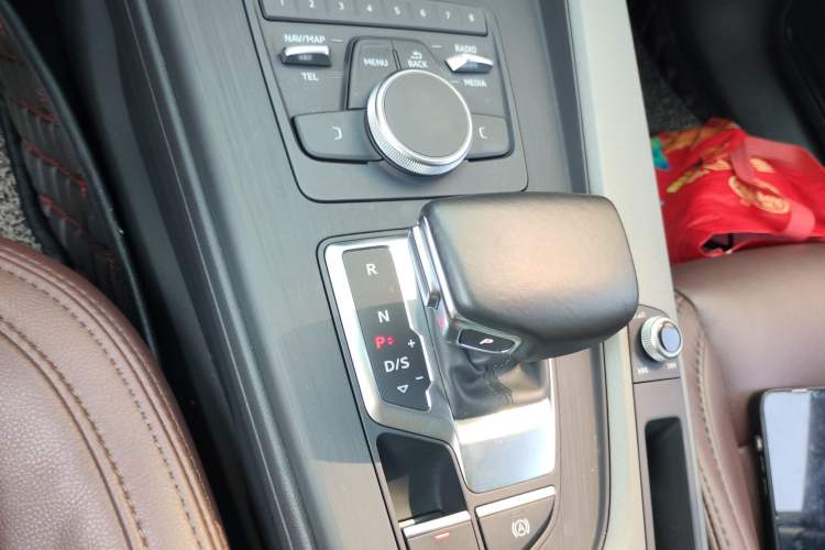 Used Audi A4L 2018 30th Anniversary Edition 40 TFSI Trendy Model Gear Lever