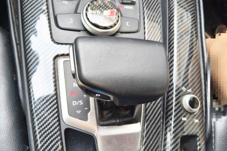 Used Audi A4L 2018 30th Anniversary Edition 40 TFSI Trendy Model Gear Lever