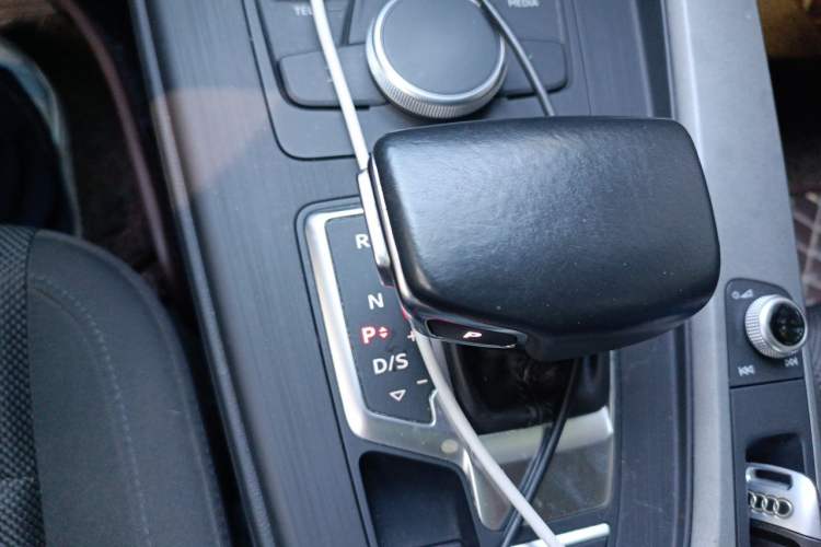 Used Audi A4L 2018 30th Anniversary Edition 40 TFSI Trendy Model Gear Lever
