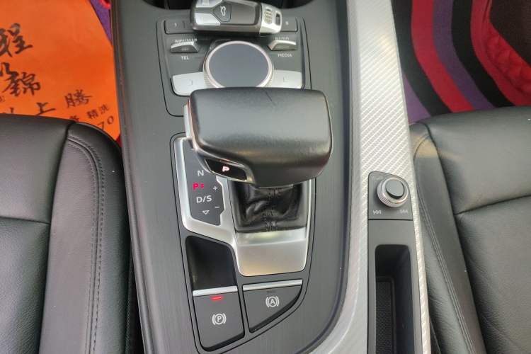 Used Audi A4L 2018 30th Anniversary Edition 40 TFSI Fashion Model Gear Lever