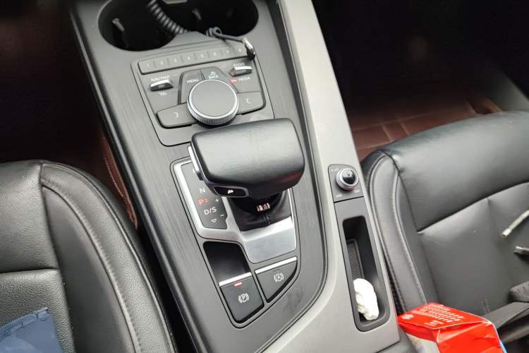 Used Audi A4L 2018 30th Anniversary Edition 40 TFSI Trendy Model Gear Lever